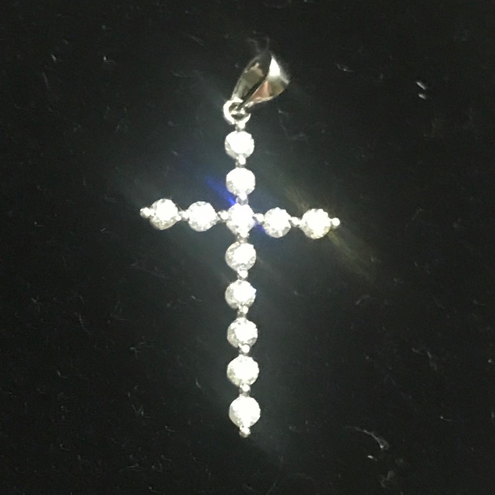 18k White gold diamond cross pendant